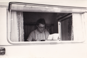 <strong>Opkoljavanje Kolje ili „Ma gdje živjeli”</strong> reakcija povodom četvrte dodele Međunarodne nagrade Kolja Mićević, 15 februara 2026.